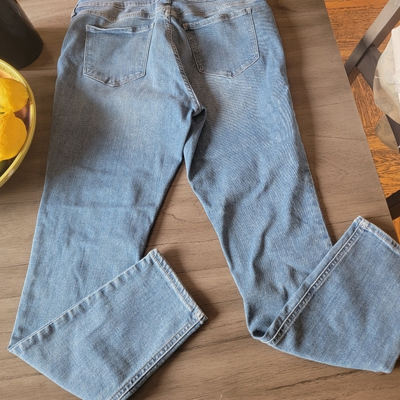 Old Navy Rockstar Skinny Ripped Jeans - Picture 4 of 5